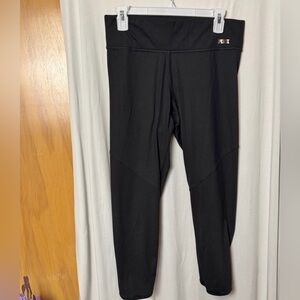 PINK Victoria’s Secret Ultimate Black 7/8 Leggings with Gold Logo Size Medium